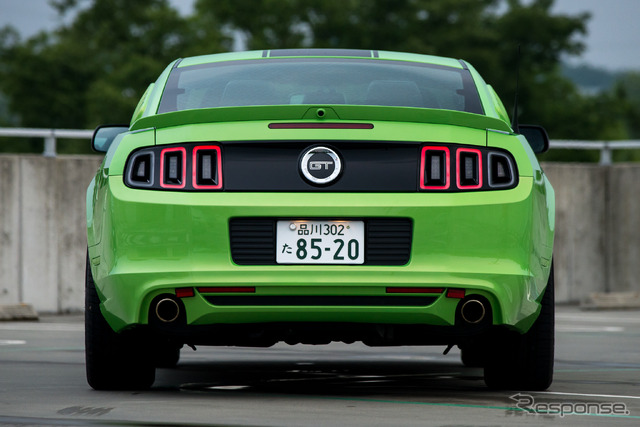 フォード マスタング V8 GT パフォーマンス・パッケージ
