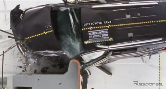 米IIHSが実施した新型トヨタRAV4のスモールオーバーラップ衝突テスト