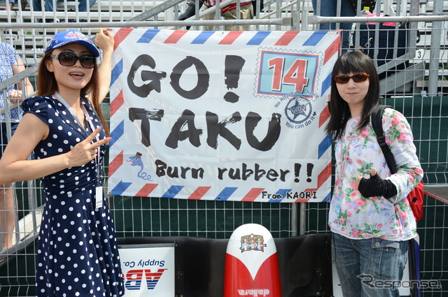 佐藤琢磨を応援するファンの姿はカナダ・トロントにも。写真:IndyCar