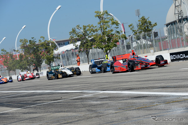 写真の先頭ブルデーは、トロントで連続表彰台を獲得。写真:IndyCar