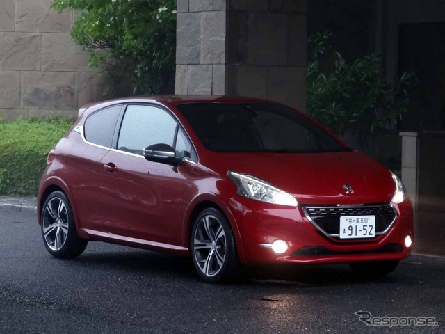 試乗会で用意されたプジョー208GTi