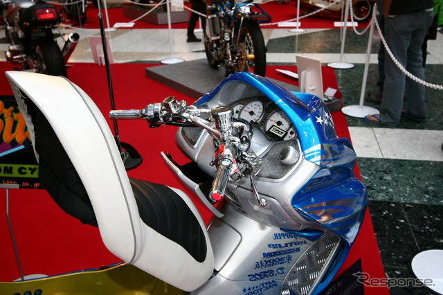 【東京モーターサイクルショー05】大本命、ホンダ フォルツァ カスタムの写真蔵