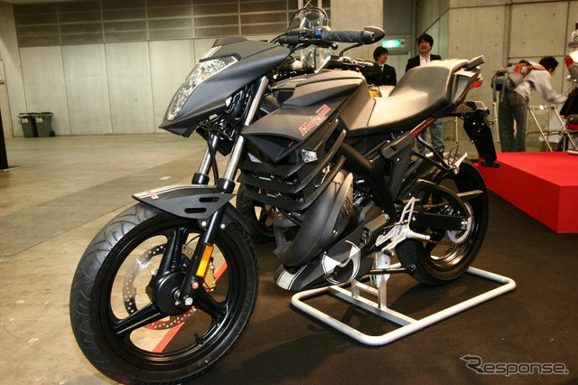 【東京モーターサイクルショー05】ピッコライタリアーナ、マラグーティ写真蔵