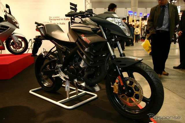【東京モーターサイクルショー05】ピッコライタリアーナ、マラグーティ写真蔵