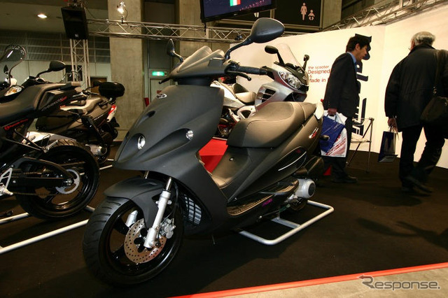 【東京モーターサイクルショー05】ピッコライタリアーナ、マラグーティ写真蔵