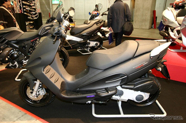 【東京モーターサイクルショー05】ピッコライタリアーナ、マラグーティ写真蔵