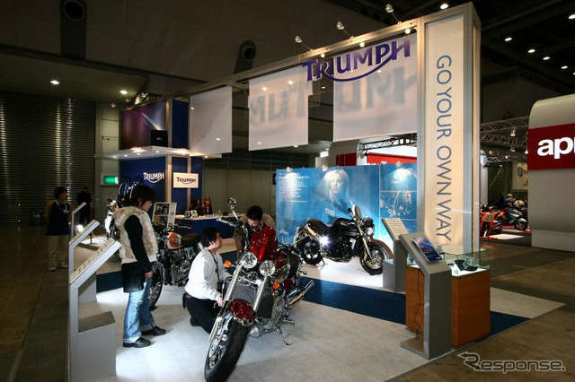 【東京モーターサイクルショー05】復活の老舗、トライアンフ写真蔵