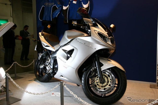 【東京モーターサイクルショー05】復活の老舗、トライアンフ写真蔵