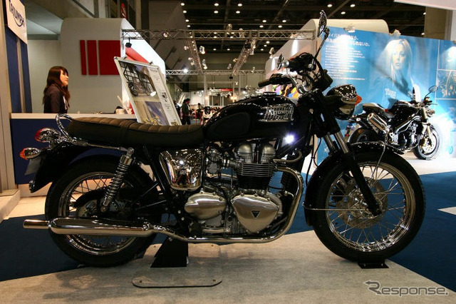【東京モーターサイクルショー05】復活の老舗、トライアンフ写真蔵