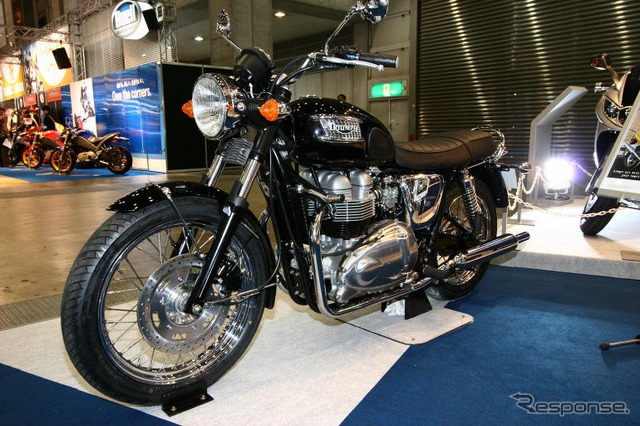 【東京モーターサイクルショー05】復活の老舗、トライアンフ写真蔵