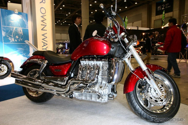 【東京モーターサイクルショー05】復活の老舗、トライアンフ写真蔵