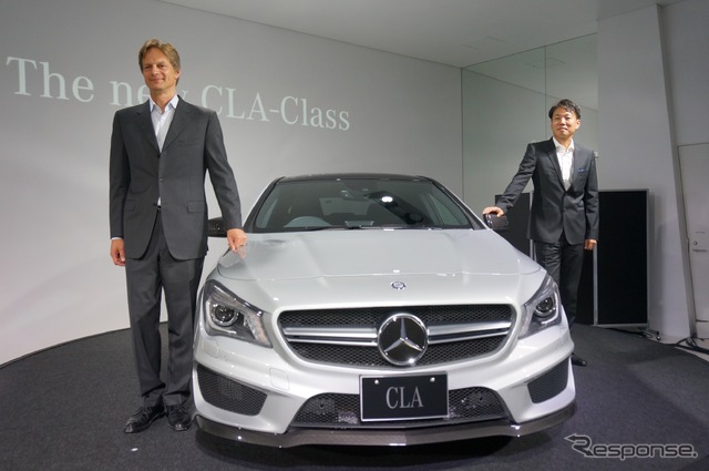 左・マーク・ボデルケ副社長、右・上野金太郎社長(メルセデスベンツ CLAクラス発表会)