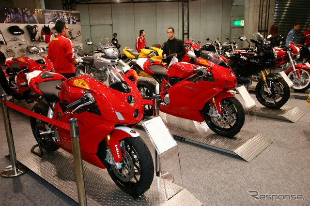 【東京モーターサイクルショー05】ドゥカティ 写真蔵…イタリアンレッド