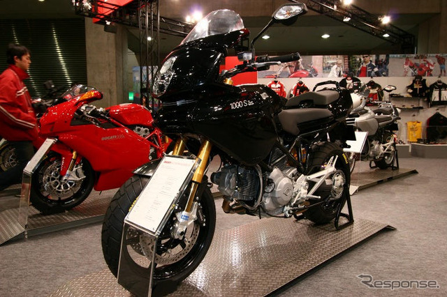 【東京モーターサイクルショー05】ドゥカティ 写真蔵…イタリアンレッド