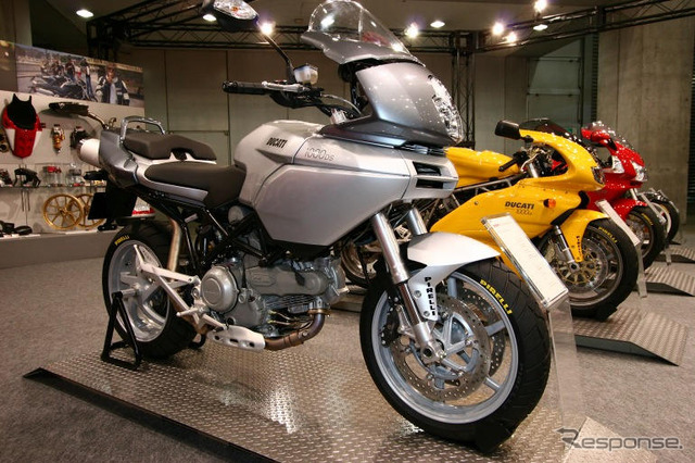 【東京モーターサイクルショー05】ドゥカティ 写真蔵…イタリアンレッド