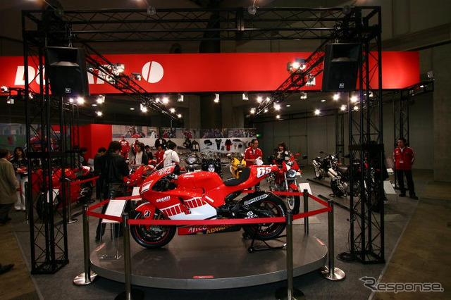 【東京モーターサイクルショー05】ドゥカティ 写真蔵…イタリアンレッド