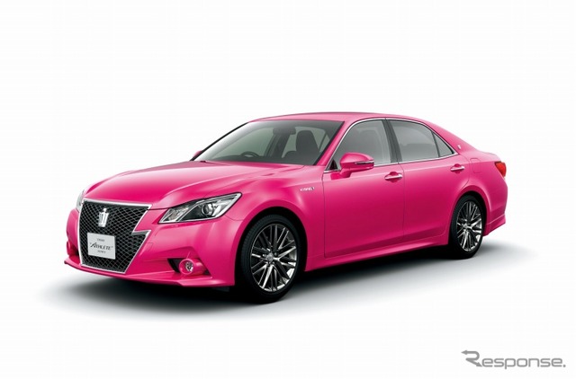 ピンクのクラウン販促キャンペーン仕様車