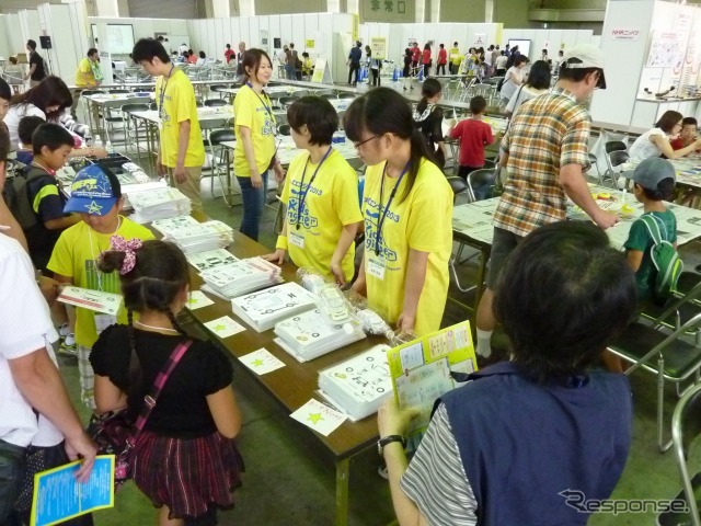 キッズエンジニア2013 自動車技術会ブース