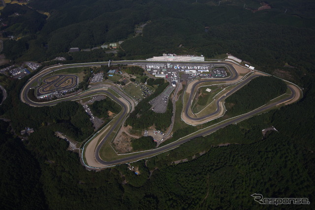 コース幅が狭く、1周の距離も短いSUGOでは周回遅れのパスなどで交錯が生じやすく、波乱の決勝となる可能性も高い。写真:スポーツランドSUGO