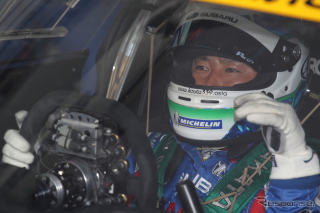 今やGT300のポールハンターとも呼べる存在になっている、BRZの佐々木孝太(写真はセパン戦)。写真:SUBARU/STI