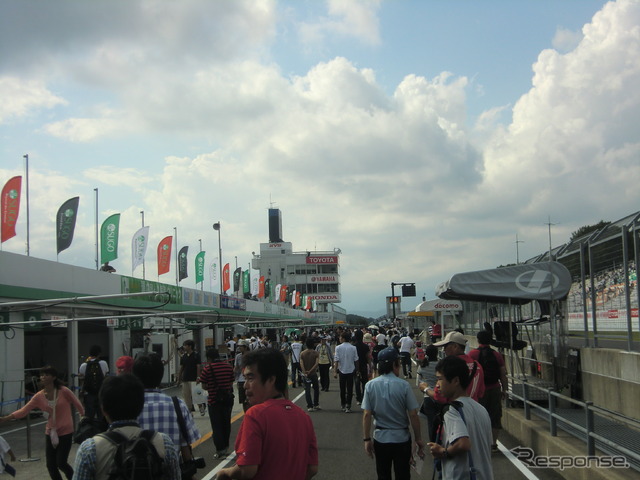 今年のSUGOは、決勝も灼熱の一戦とはならないかもしれない?(写真は2012年FニッポンSUGO戦)。