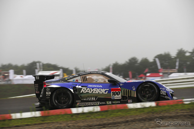 終盤の波乱でノーポイントに終わった#100 RAYBRIG HSV-010(伊沢&小暮)だが、ポイントリーダーの座は維持。写真:Honda