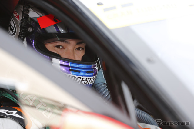 2連勝のARTA CR-Z、コクピットの小林。写真:Honda