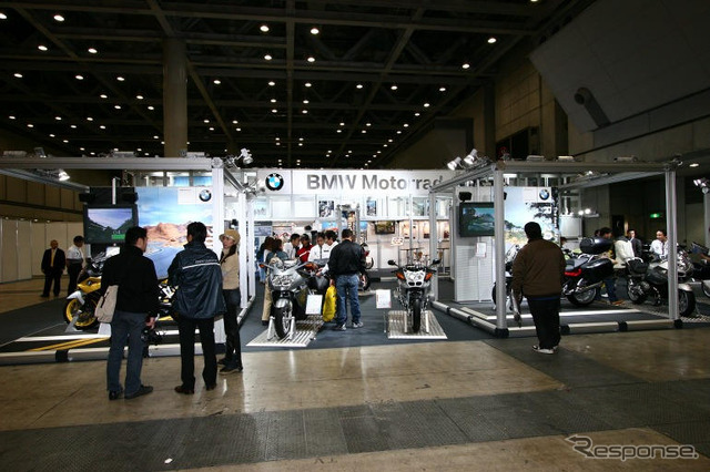 【東京モーターサイクルショー05】写真蔵…大きくなるBMWブース
