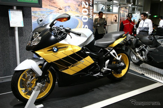 【東京モーターサイクルショー05】写真蔵…大きくなるBMWブース
