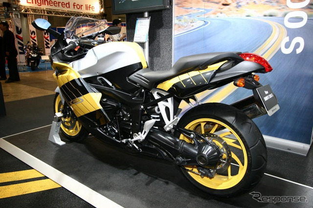 【東京モーターサイクルショー05】写真蔵…大きくなるBMWブース