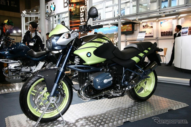 【東京モーターサイクルショー05】写真蔵…大きくなるBMWブース