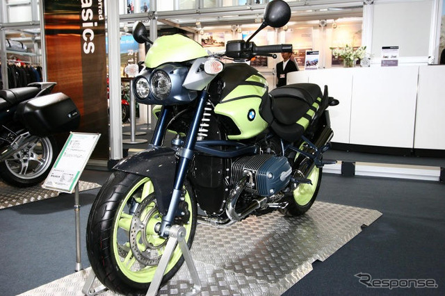【東京モーターサイクルショー05】写真蔵…大きくなるBMWブース