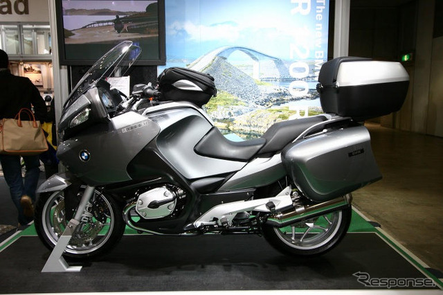 【東京モーターサイクルショー05】写真蔵…大きくなるBMWブース