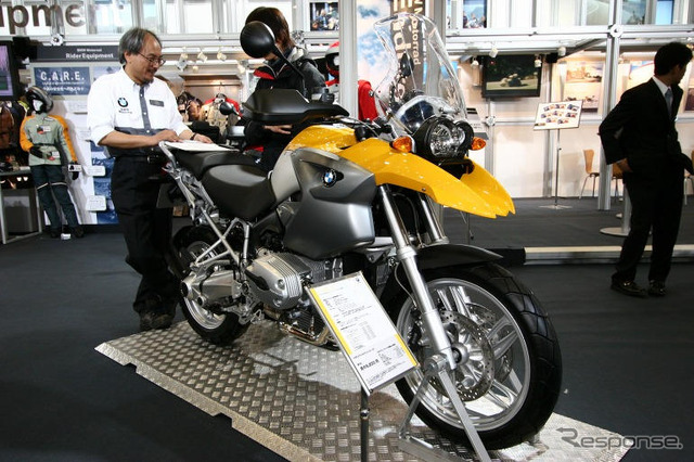 【東京モーターサイクルショー05】写真蔵…大きくなるBMWブース