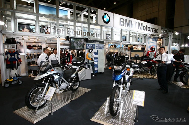 【東京モーターサイクルショー05】写真蔵…大きくなるBMWブース