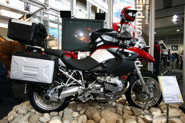 【東京モーターサイクルショー05】写真蔵…大きくなるBMWブース