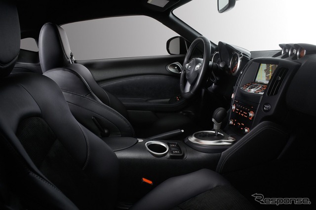 日産370Z（日本名：フェアレディZ)