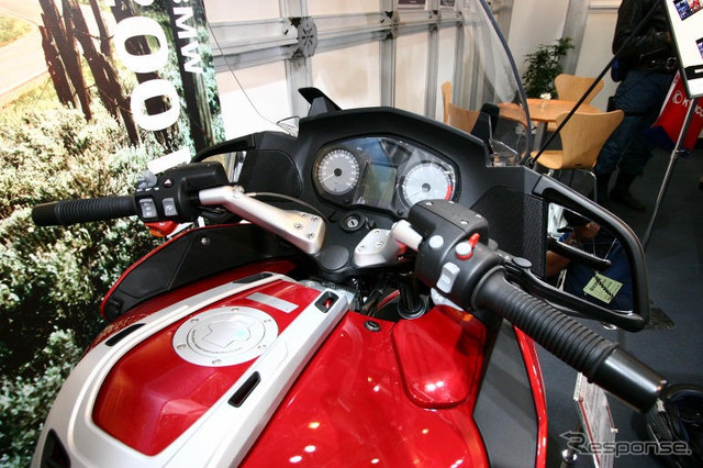 【東京モーターサイクルショー05】写真蔵…大きくなるBMWブース