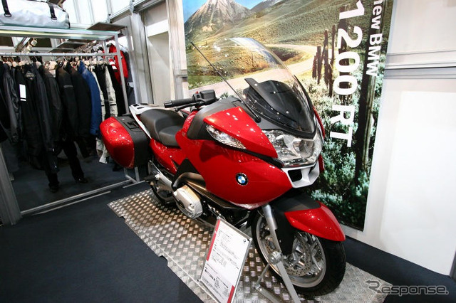 【東京モーターサイクルショー05】写真蔵…大きくなるBMWブース