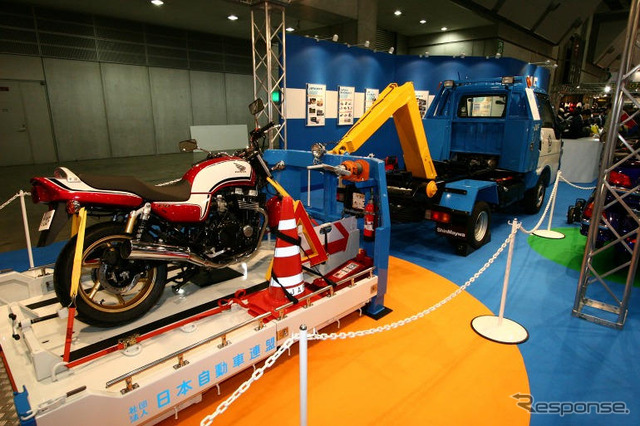 【東京モーターサイクルショー05】写真蔵…バイク以外にもいろいろ