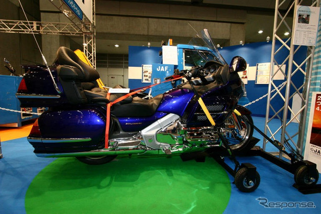 【東京モーターサイクルショー05】写真蔵…バイク以外にもいろいろ