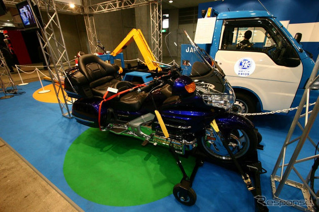 【東京モーターサイクルショー05】写真蔵…バイク以外にもいろいろ