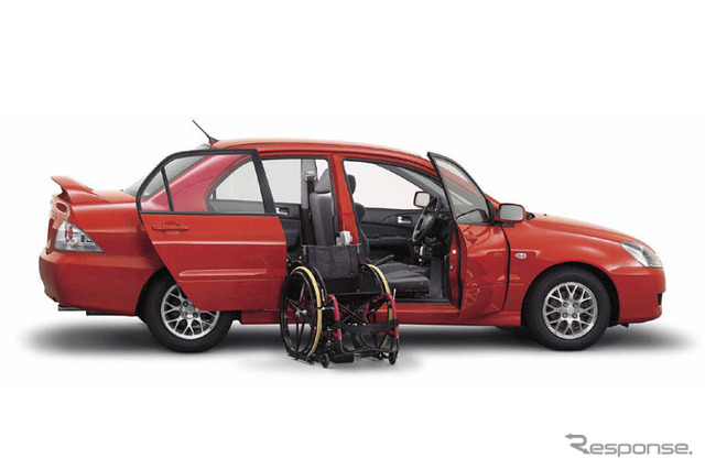 バリアフリー2005、三菱自動車が ランサー など5台を出展