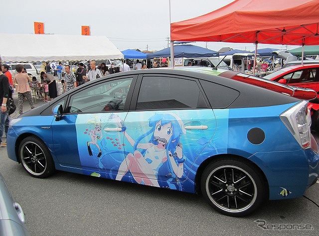 「侵略！？イカ娘」のキャラクターが描かれたフィルム