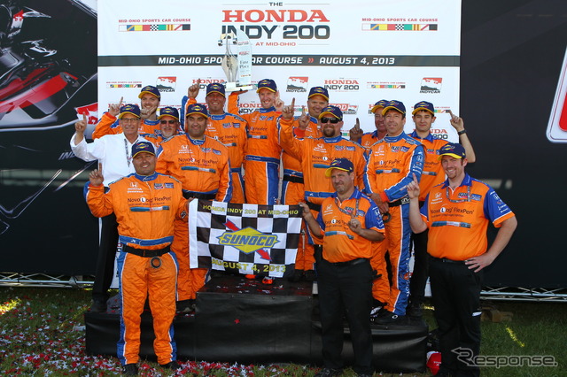 歓喜のキンボール陣営。写真:IndyCar