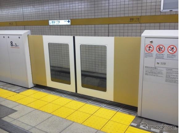 銀座一丁目駅のホームドア。有楽町線は2014年2月22日までに全駅のホームドアの整備を完了する予定。