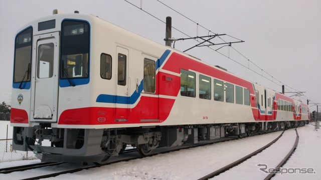 南リアス線で運用されている36-700形。9月14日から最高速度を所定の90km/hに引き上げて運転する。