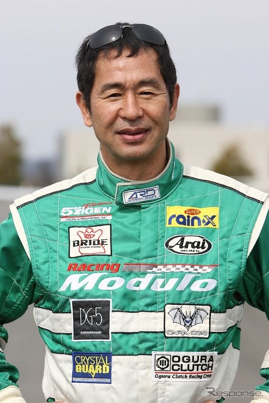 9月23日、富士スピードウェイは、4輪車オーナーを対象とした“FSW 駆動方式別 Special Lesson” を開催（写真：土屋圭市氏）