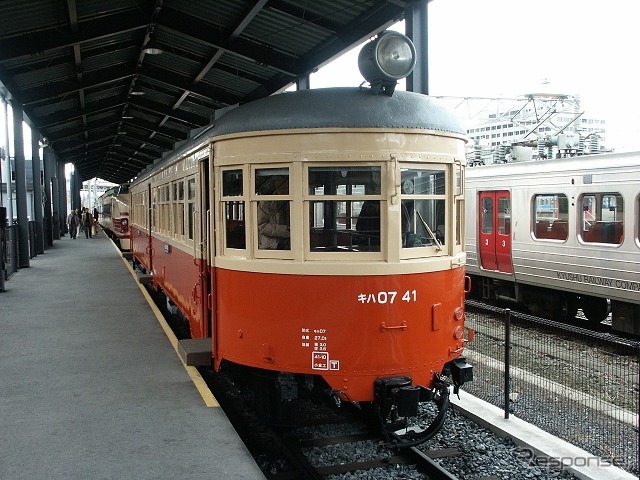 九州鉄道記念館で保存展示されているキハ07形気動車(キハ07 41)