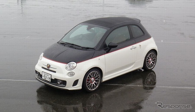 アバルト500Cツーリズモ